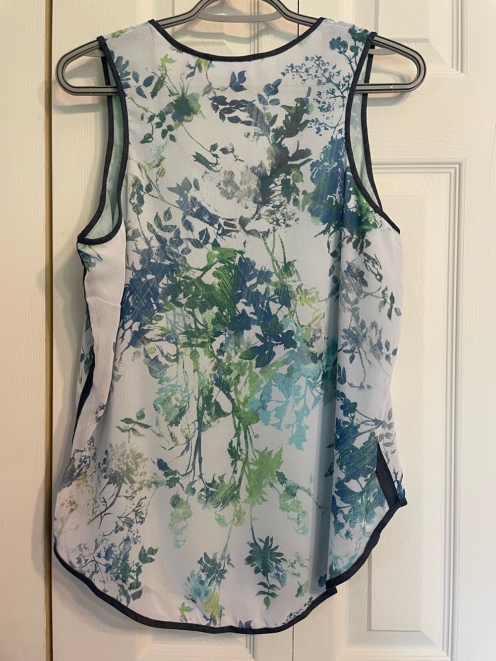 Liz Claiborne White Floral Print Sleeveless Top - Blue & Green Accents - Picture 3 of 3